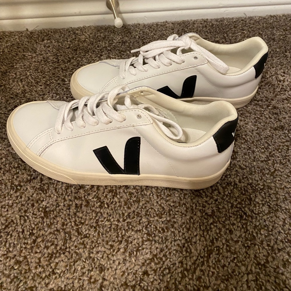 WOMENS VEJA CAMPO SNEAKER IN WHITE SIZE 7 ONLY WORN TWICE